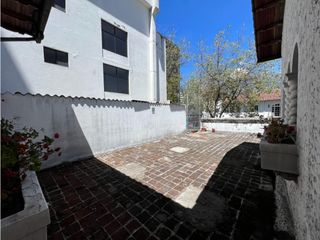 Foto 13 de La Mariscal, Casa Comercial en Renta, 300m2, 7 Ambientes.
