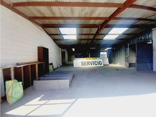 Foto 1 de La Kennedy, Bodega en Renta, 239m2, 3 Ambientes.