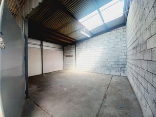 Foto 7 de La Kennedy, Bodega en Renta, 239m2, 3 Ambientes.