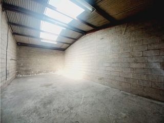 Foto 10 de La Kennedy, Bodega en Renta, 239m2, 3 Ambientes.