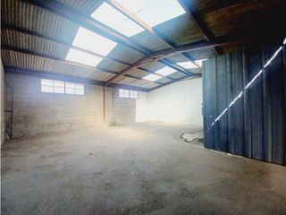 Foto 5 de La Kennedy, Bodega en Renta, 239m2, 3 Ambientes.