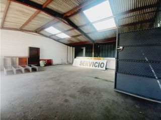 Foto 3 de La Kennedy, Bodega en Renta, 239m2, 3 Ambientes.