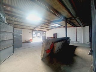 Foto 12 de La Kennedy, Bodega en Renta, 239m2, 3 Ambientes.