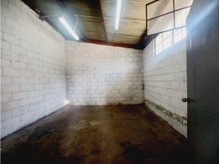 Foto 13 de La Kennedy, Bodega en Renta, 239m2, 3 Ambientes.