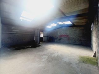 Foto 11 de La Kennedy, Bodega en Renta, 239m2, 3 Ambientes.