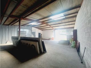 Foto 6 de La Kennedy, Bodega en Renta, 239m2, 3 Ambientes.