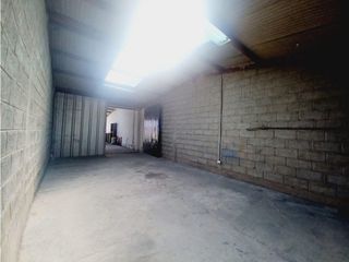 Foto 9 de La Kennedy, Bodega en Renta, 239m2, 3 Ambientes.