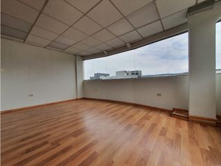 Foto 8 de Iñaquito, Oficina Duplex en Renta, 135m2, 4 Ambientes.