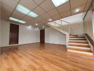 Foto 6 de Iñaquito, Oficina Duplex en Renta, 135m2, 4 Ambientes.