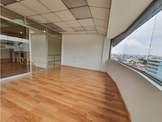 Foto 24 de Iñaquito, Oficina Duplex en Renta, 135m2, 4 Ambientes.