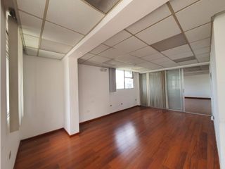 Foto 8 de Iñaquito, Oficina en Renta, 100m2, 4 Ambientes.