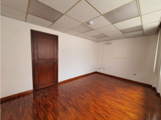 Iñaquito, Oficina en Renta, 100m2, 4 Ambientes.