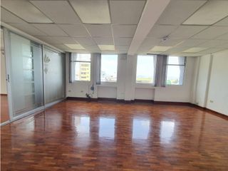 Foto 5 de Iñaquito, Oficina en Renta, 100m2, 4 Ambientes.