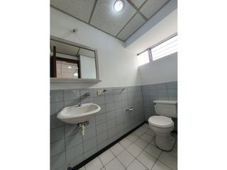 Foto 14 de Iñaquito, Oficina Duplex en  Renta, 140m2, 6 Ambientes.