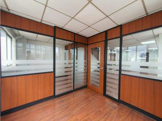 Foto 9 de Iñaquito, Oficina Duplex en  Renta, 140m2, 6 Ambientes.