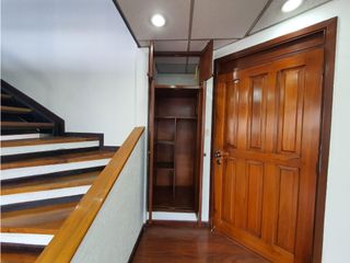 Foto 5 de Iñaquito, Oficina Duplex en  Renta, 140m2, 6 Ambientes.