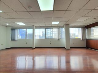 Foto 6 de Iñaquito, Oficina Duplex en  Renta, 140m2, 6 Ambientes.