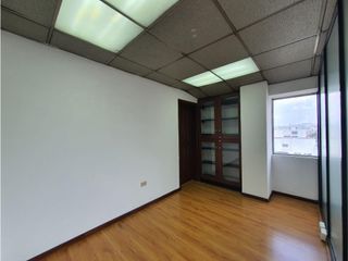 Foto 27 de Iñaquito, Oficina Duplex en Renta, 135m 4 Ambientes.