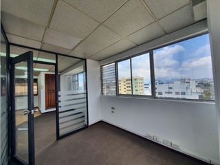 Foto 12 de Iñaquito, Oficina Duplex en Renta, 135m 4 Ambientes.
