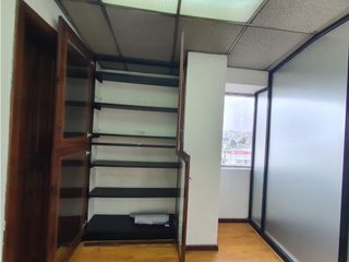 Foto 29 de Iñaquito, Oficina Duplex en Renta, 135m 4 Ambientes.