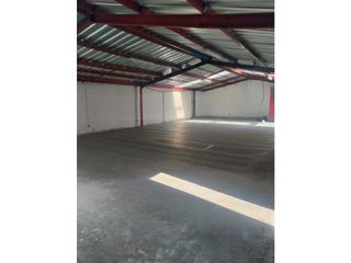 Foto 12 de La Kennedy, Galpón en  Renta, 205m2, 4 Ambientes.