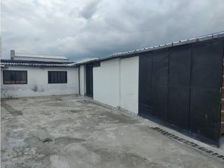 Foto 1 de La Kennedy, Galpón en  Renta, 205m2, 4 Ambientes.