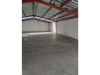 Foto 4 de La Kennedy, Galpón en  Renta, 205m2, 4 Ambientes.