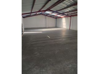 Foto 5 de La Kennedy, Galpón en  Renta, 205m2, 4 Ambientes.