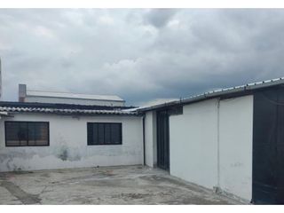 Foto 2 de La Kennedy, Galpón en  Renta, 205m2, 4 Ambientes.
