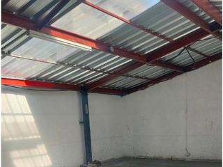 Foto 11 de La Kennedy, Galpón en  Renta, 205m2, 4 Ambientes.