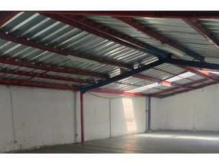 Foto 10 de La Kennedy, Galpón en  Renta, 205m2, 4 Ambientes.