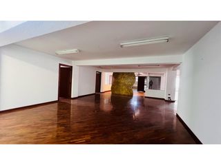Foto 3 de Gaspar de Villarroel, oficina Local  en  Renta, 420m2, 7 Ambientes.