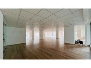 Foto 4 de República de El Salvador, Oficina en  Renta, 890m2, 4 Ambientes.