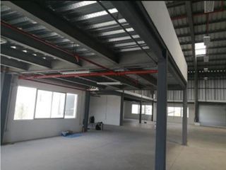 Foto 10 de Carcelén, Galpón en  Renta, 2000m2, 10 Ambientes.