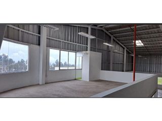 Foto 1 de Carcelén, Galpón en  Renta, 2000m2, 10 Ambientes.