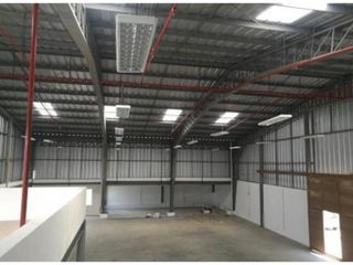 Foto 8 de Carcelén, Galpón en  Renta, 2000m2, 10 Ambientes.