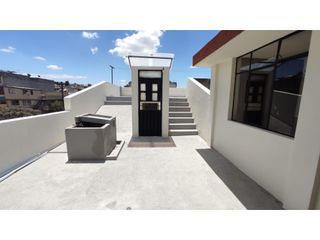 Foto 17 de La Kennedy, Casa Comercial en  Renta, 350m2, 5 Ambientes.