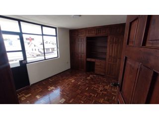 Foto 12 de La Kennedy, Casa Comercial en  Renta, 350m2, 5 Ambientes.