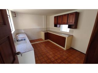 Foto 7 de La Kennedy, Casa Comercial en  Renta, 350m2, 5 Ambientes.