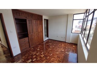 Foto 16 de La Kennedy, Casa Comercial en  Renta, 350m2, 5 Ambientes.
