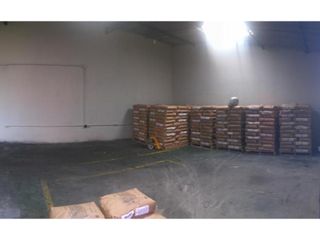 Foto 3 de Carcelén, Galpón en  Renta, 150m2, 3 Ambientes,  1 Baño.