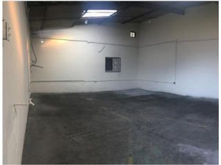 Foto 5 de Carcelén, Galpón en  Renta, 150m2, 3 Ambientes,  1 Baño.