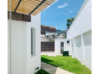 Foto 4 de San Juan de Cumbayá, Casa en  Renta, 135m2, 2 Habitaciones.