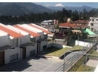 Foto 2 de San Juan de Cumbayá, Casa en  Renta, 135m2, 2 Habitaciones.