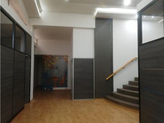 Foto 10 de Quito Tenis, Oficina en  Renta, 285m2, 10 Ambientes.