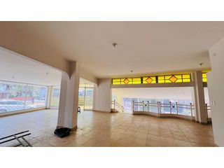 Foto 3 de Rumipamba, Local Comercial en  Renta, 240m2, 4 Ambientes.