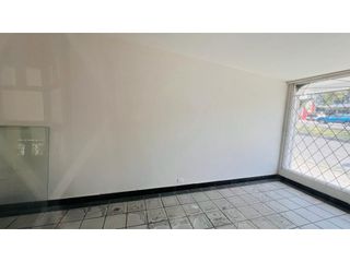 Foto 6 de Rumipamba, Local Comercial en  Renta, 240m2, 4 Ambientes.
