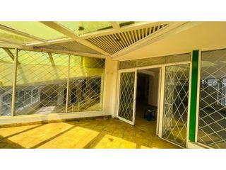 Foto 3 de Rumipamba, Casa  Comercial en  Renta, 800m2, 27 Ambientes.