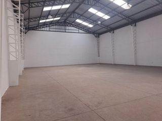 Foto 10 de Sangolqui, Bodega en  Renta, 580m2, 2 Ambientes.