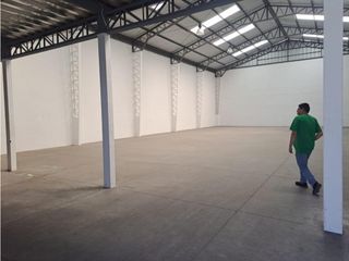 Foto 12 de Sangolqui, Bodega en  Renta, 580m2, 2 Ambientes.